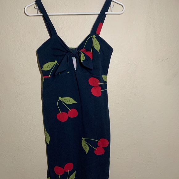 Vibe Sportswear Cherry Dress Size M - Picture 1 of 4